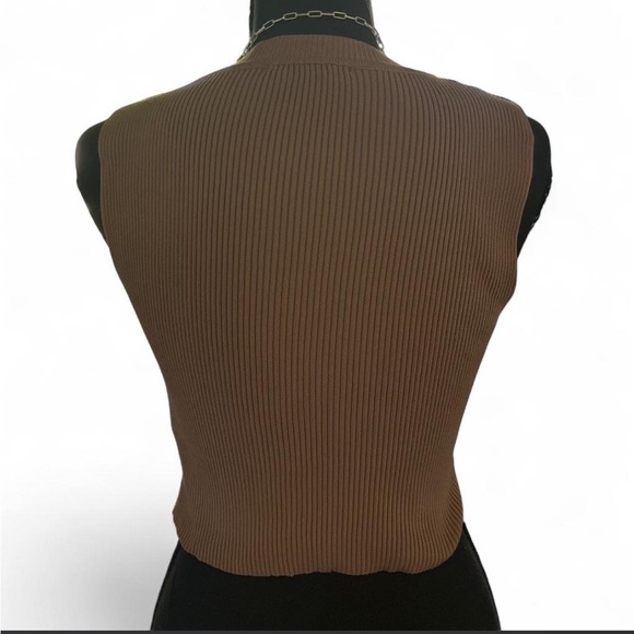 Sincerely Jules Brown Ribbed Crop Top - Picture 2 of 3